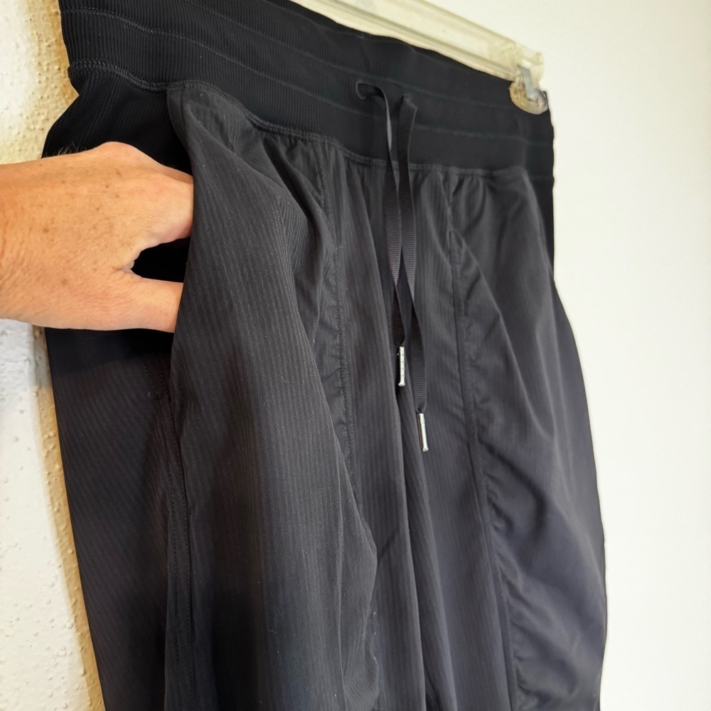 Lululemon Women’s Dance Studio Mid-Rise Jogger 28” Black size 6 Casual Hiking - Picture 4 of 14